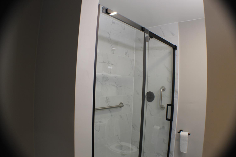 Bathroom 5, Riviera Motor Inn, Camden