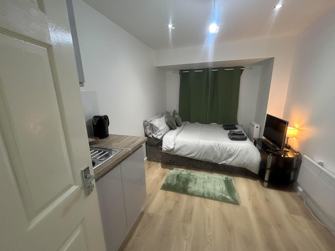 Others 4, Studio Guest Room, London