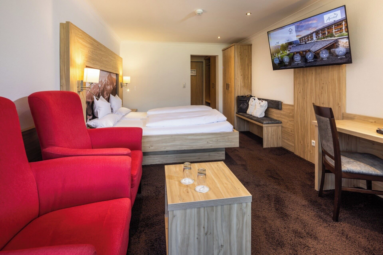 Bedroom 4, Alm- & Wellnesshotel Alpenhof, Berchtesgadener Land