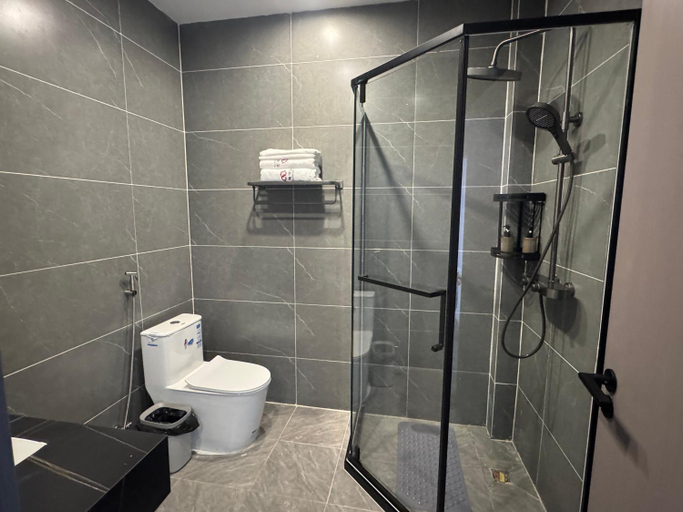 Bathroom 3, Xianglong Hotel, Luang Prabang