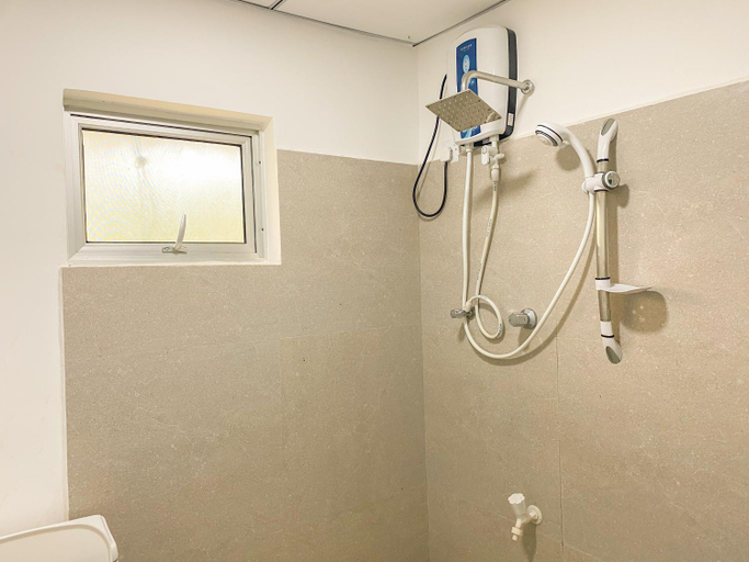 Bathroom 5, Induwara Boutique Hotel, Hingurakgoda