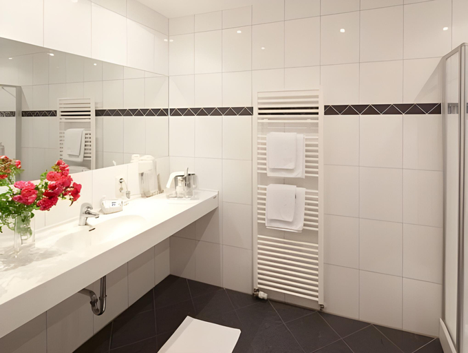 Bathroom 4, Gasthof Schwarz, Altötting