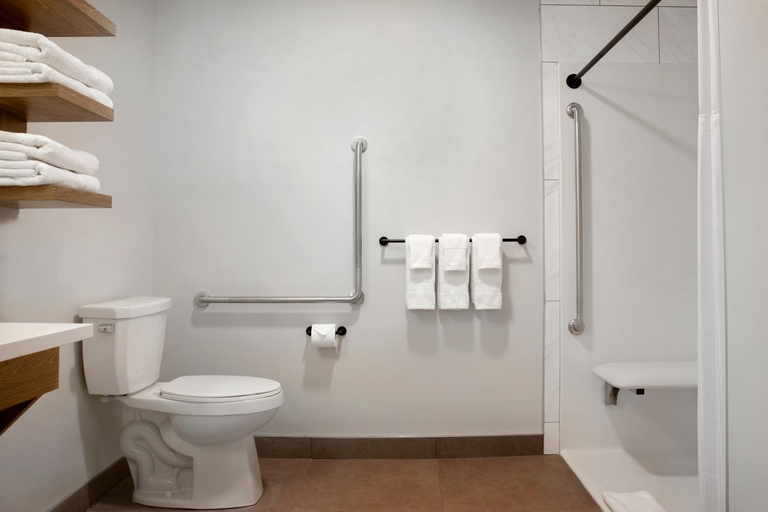 Bathroom 5, Canalta Hotel Cochrane, Division No. 6