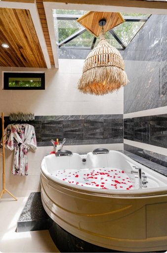 Bathroom 4, Ocho Artisan Bungalows, Santa Cruz