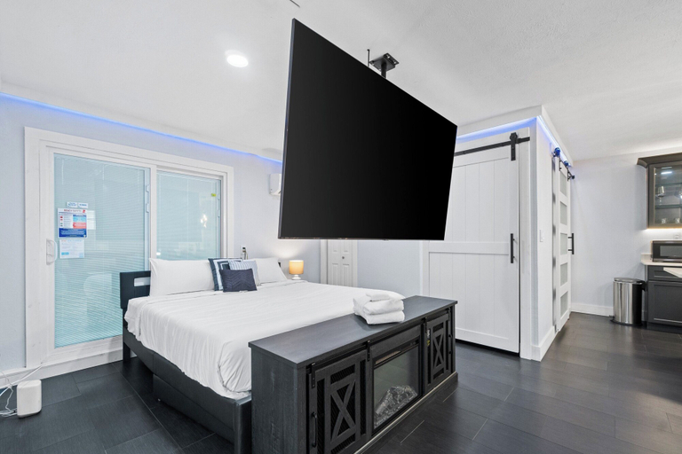 Bedroom 2, Splash Pad by Book That Condo, Bay
