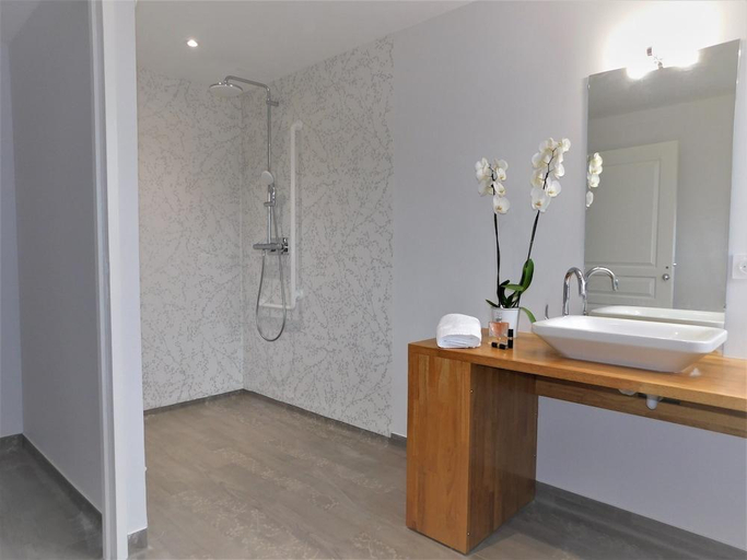Bathroom 3, Hotel des Augustins - Boutique Hotel - Restaurant Gastronomique, Dordogne