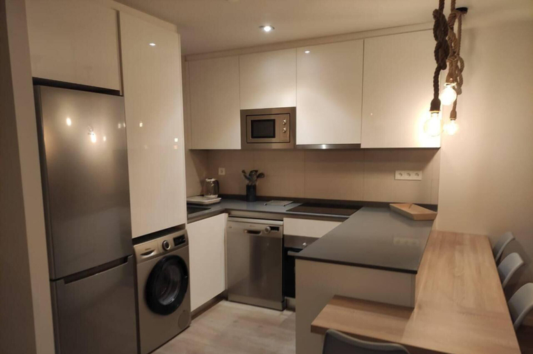 Others 4, Stunning Apartment in Estepona, Spain Private Pool, Málaga