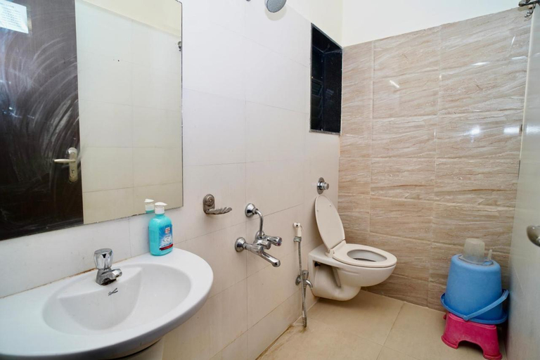 Bathroom, Hotel Shri Govind, Ahmadnagar