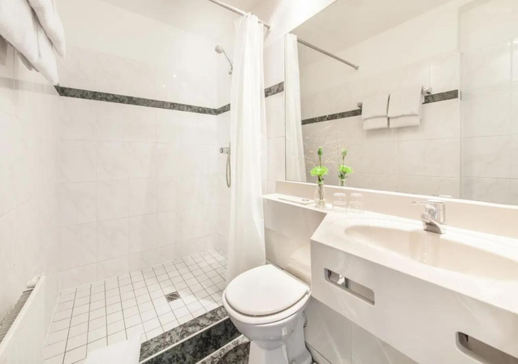 Bathroom 5, Hotel Viktoria Düsseldorf-Neuss, Rhein-Kreis Neuss