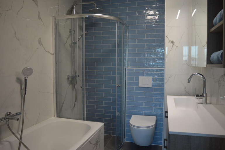 Bathroom 1, Havenzicht Heeg, Wymbritseradiel