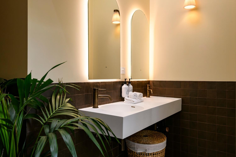 Bathroom 3, Daylesford Hotel, Hepburn - East