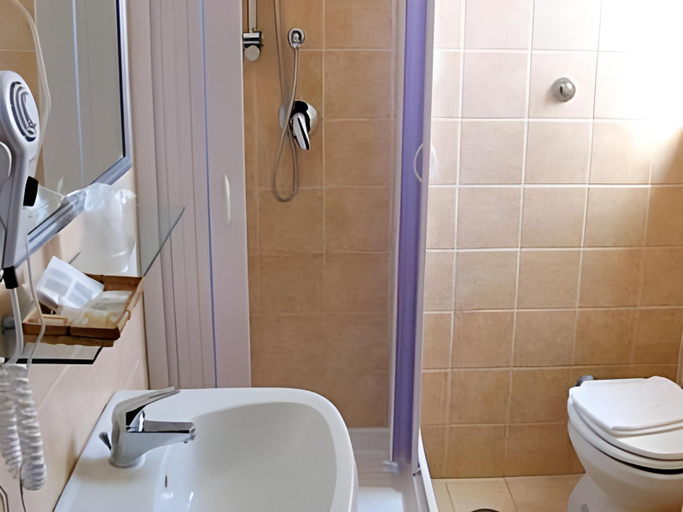 Bathroom 4, Piccolo Hotel, Latina