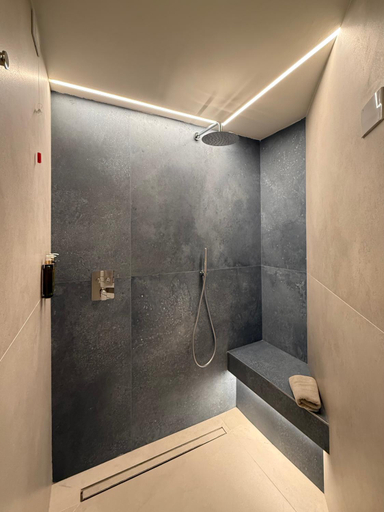 Bathroom 5, La Bussola Beach Hotel, Grosseto