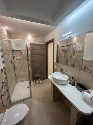 Shower 2, A Due Passi, Trapani