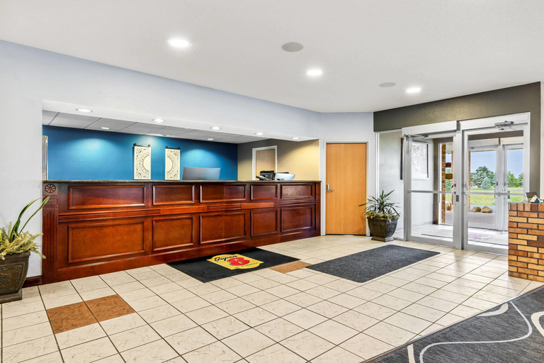 Public Area 2, Super 8 by Wyndham Osseo WI, Trempealeau