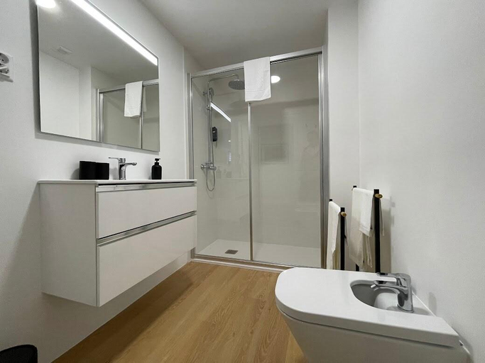 Bathroom 2, Living PDL 2, Ponta Delgada