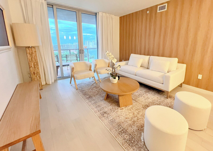 Primary image, Luxury Ocean Views Apt 1208, Broward