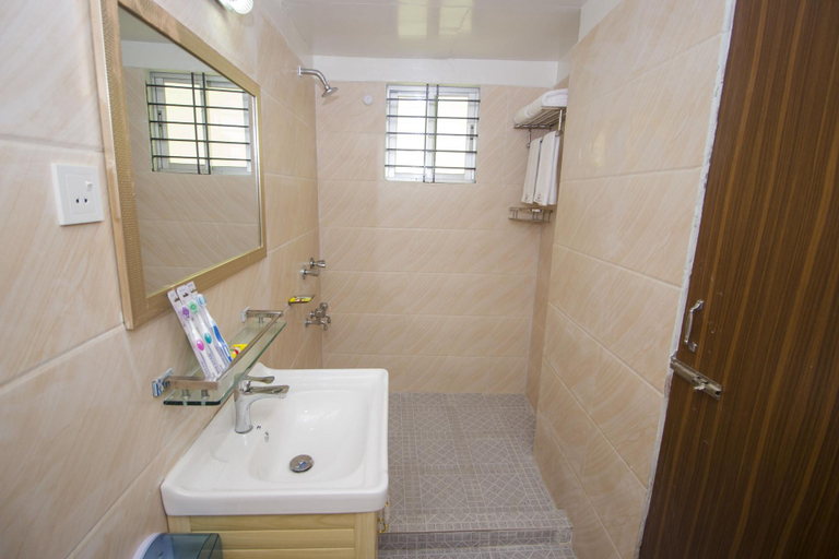 Bathroom 4, Hotel Progati Inn, Dhaka