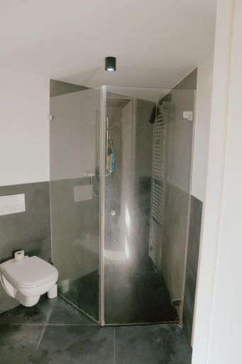 Bathroom 3, 12 Monkeys Apartments, Berlin