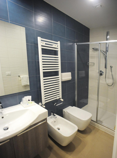 Bathroom 4, THE FLOWERs, Salerno