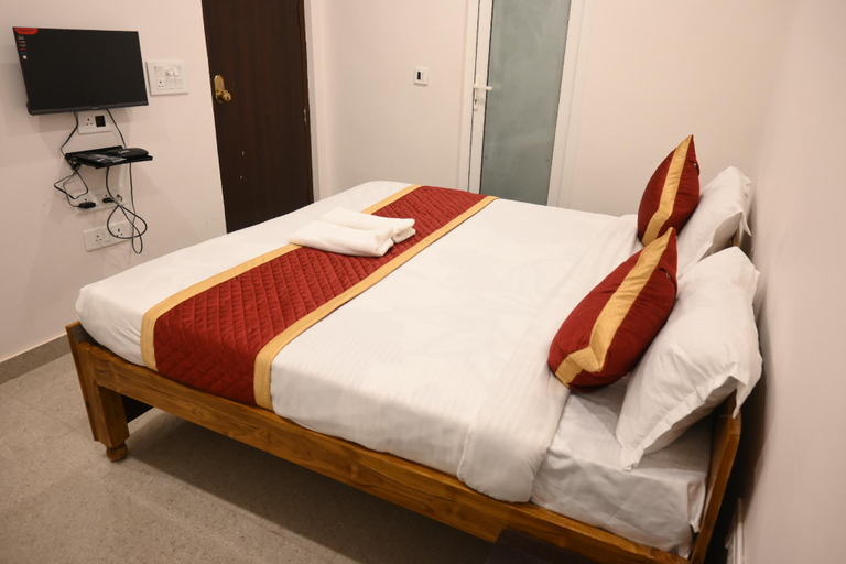 Bedroom 3, Uday Paramount Inn, Varanasi