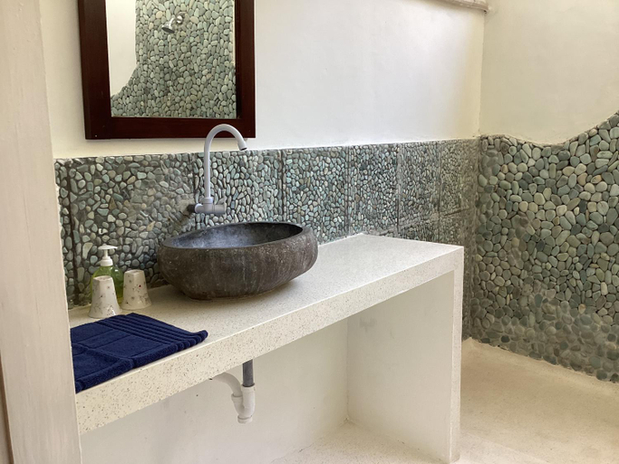 Bathroom 4, Juliantos by the sea, Lombok