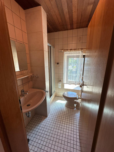 Bathroom, Hotel Restaurant Ming Court, Düren