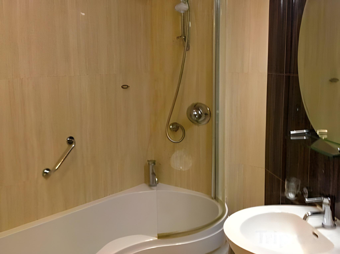 Bathroom 5, The Central Hotel Donegal