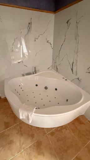 Bathroom 4, Spa-Hotel Myslyvskiy Dvir, Darnyts'kyi