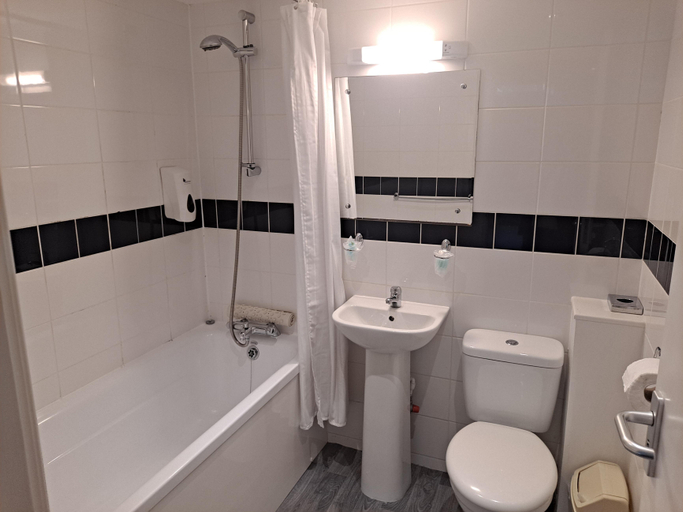 Bathroom 4, Britannia Hotel Edinburgh, Edinburgh