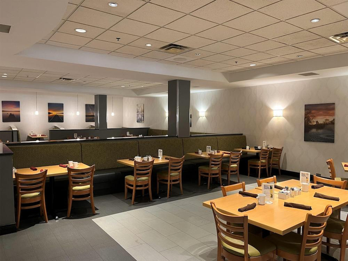 Food & Drinks 4, Holiday Inn Airport West, Division No. 11