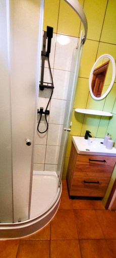 Bathroom 3, Stanica pod Zadzierna Domki Rodzinne Superior z balia w cenie, Kamienna