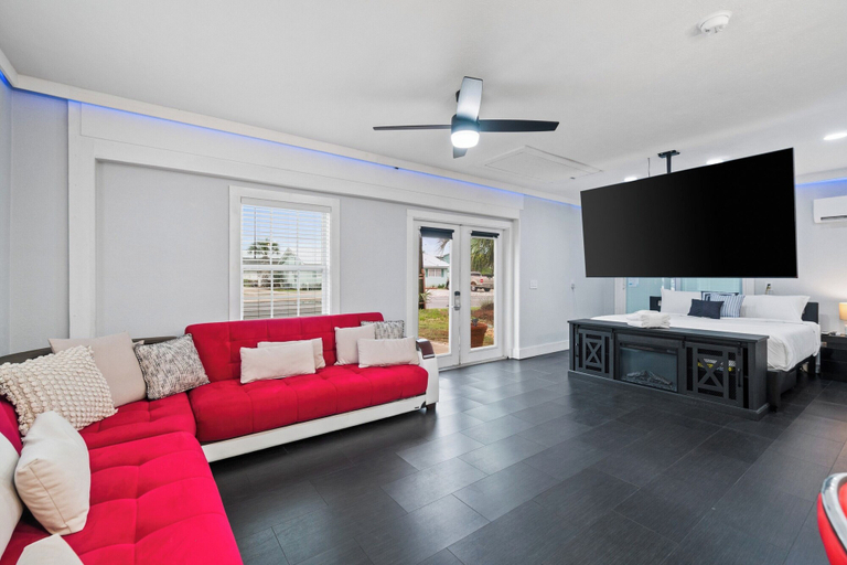 Others 5, Splash Pad by Book That Condo, Bay