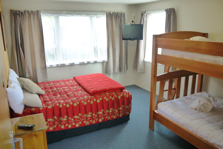 Bedroom 2, Franz Josef Holiday Rentals, Westland