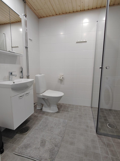Bathroom 2, Forenom Serviced Apartments Oulu Lekatie, Northern Ostrobothnia