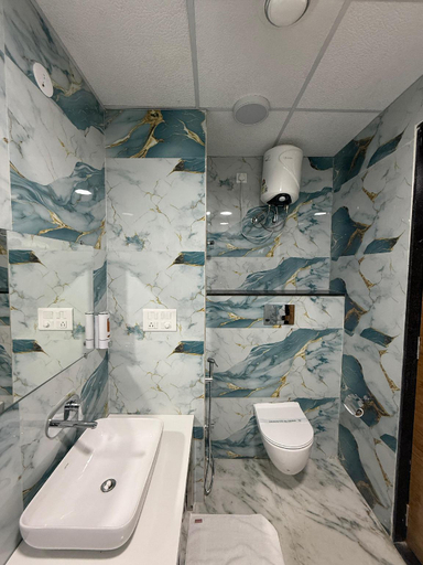 Bathroom, Oriental Palace Resort, Udaipur