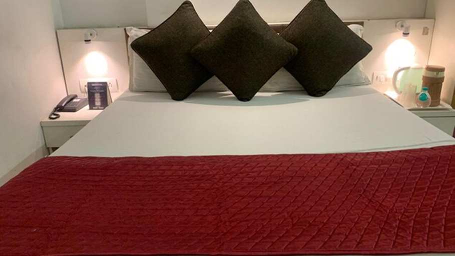 Bedroom 1, Hotel Chatako, Ahmadabad