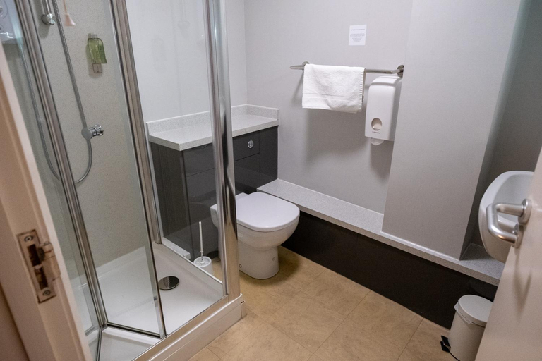 Bathroom 3, Riverside House Hotel, Gloucestershire