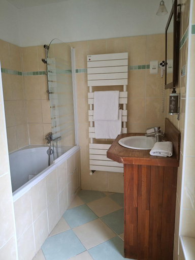 Bathroom 3, Hostellerie Du Lys, Oise