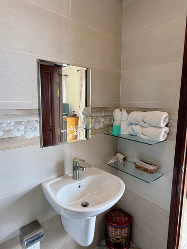 Bathroom 2, Ngu Long Hai Hotel, Vĩnh Long
