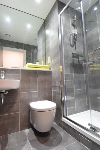 Bathroom 3, Yugo Lee Point