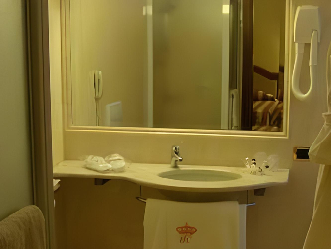 Bathroom 4, Albergo Corona, Verbano-Cusio-Ossola