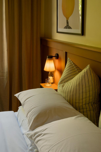 Bedroom 2, Daylesford Hotel, Hepburn - East