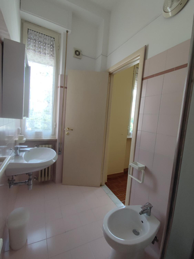 Bathroom 2, Casa per ferie Maria Ausiliatrice, Rome
