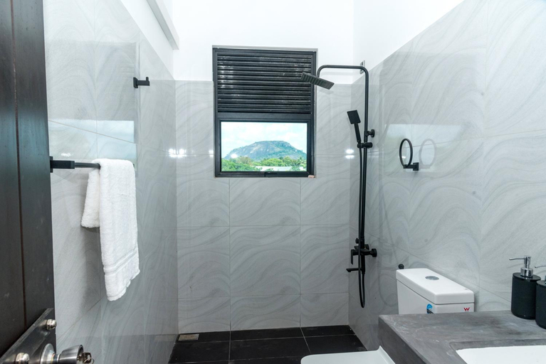 Bathroom 3, Black Mustang Hotel, Dambulla