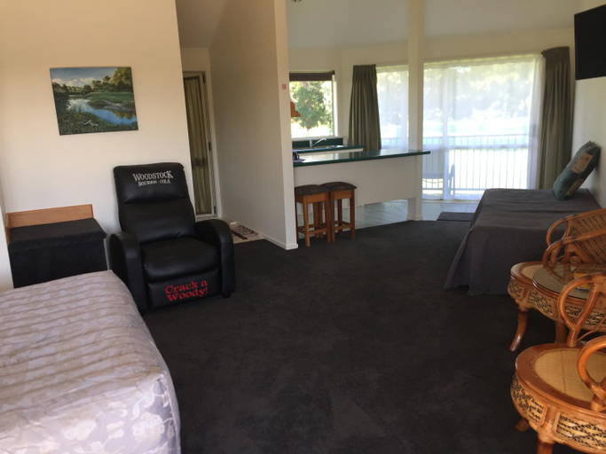 Bedroom 3, Golflands Motel, Manukau