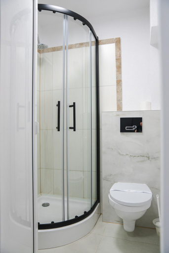 Bathroom 2, Myda, Apahida