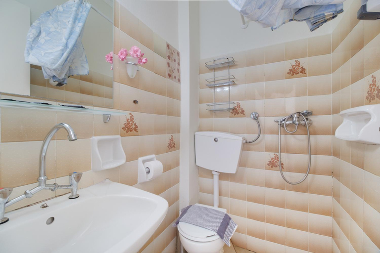 Bathroom, S7 apartment, Ionian Islands