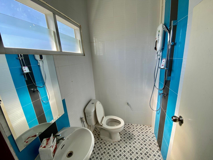 Bathroom 4, Jaidee Cafe & Hostel Chiangrai, Muang Chiang Rai