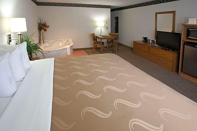 Bedroom 3, EverSpring Inn & Suites, Pennington